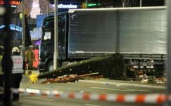 Németországban tízezrek kérik a meggyilkolt lengyel sofőr kitüntetését