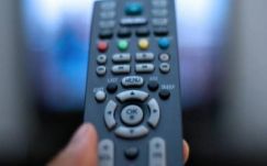 A romániai lakosok fele otthon ünnepli az újévet, tévét nézve