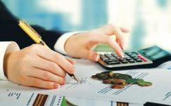 Január elsejétől csökken az áfa, és adókat törölnek el