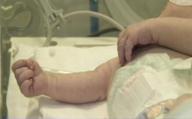 Meghalt egy nyolc hónapos csecsemő, akit kanyaró gyanújával utaltak be