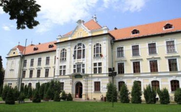Maros megyei RMDSZ: nem szűnik meg a marosvásárhelyi római katolikus iskola