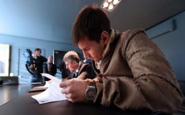 Messi új szerződése komoly fejtörést okoz a Barca vezetőinek