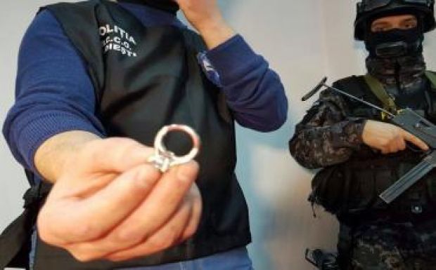 Így néz a román fiatal által ellopott 1,8 millió eurós gyűrű