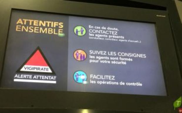 A terroristák javára billen el a digitális fegyverkezés