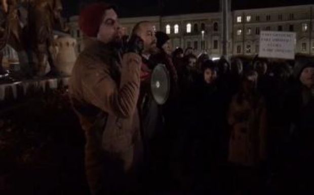 Spontán tüntetés kezdődött Bukarestben és Kolozsváron a közkegyelmi tervezet ellen