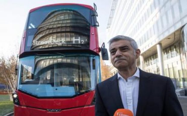 London polgármestere: Európa elveszítheti globális pénzügyi központját