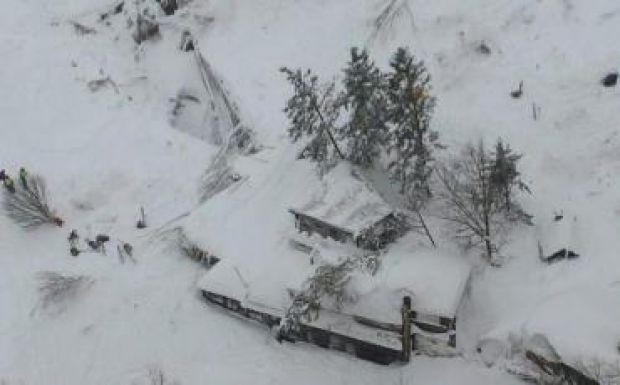 Emberéleteket is követelt az olaszországi lavina