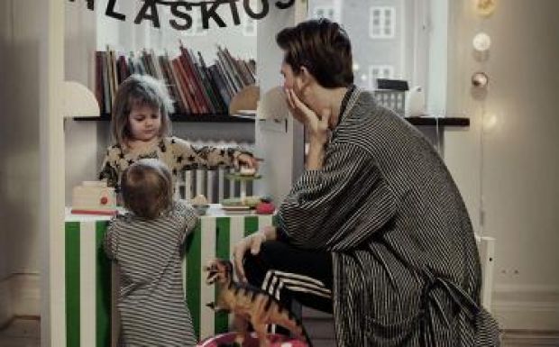 Fotókiállítás: gyermeknevelési szabadságon a svéd apák