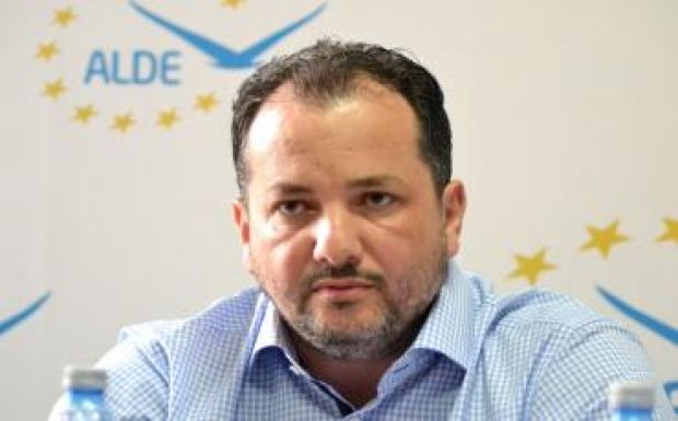 Lemondott a tüntetőket lekreténező és lenácizó Cătălin Beciu