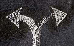 Kustán Magyari Attila: 2017, válaszút