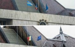 Levették a székely zászlót a csíkszeredai megyeháza homlokzatáról