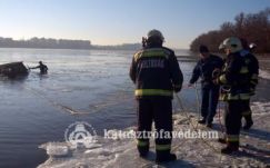 A jeges Dunába hajtott egy terepjáró Budapesten