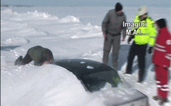 Arafat: reggel 6 óráig 409 járművet és 1002 személyt kellett kimenteni a hó fogságából