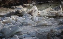 700 méter hosszú jégtorlaszt bontottak el a tűzoltók a Nagy-Küküllőn