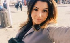 Savat öntöttek az egykori Miss Italy arcába