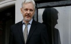 Assange korábbi ígéretének ellenére nem adja fel magát