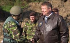 Johannis óva inti a kormányt a nemzetbiztonsági kiadások csökkentésétől