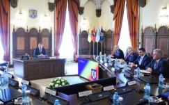 Jóváhagyta a CSAT a titkosszolgálatok költségvetésének lefaragását