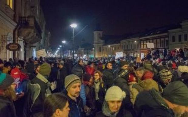 Kolozsváron rengeteg magyar is tüntetett a Btk. módosítása miatt