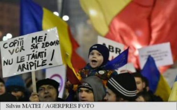Szülők és gyermekek tüntettek Bukarestben