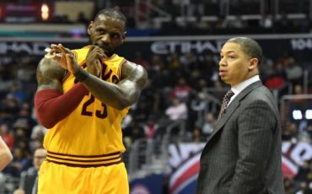 NBA: LeBron James utolsó másodperces triplával mentette meg csapatát