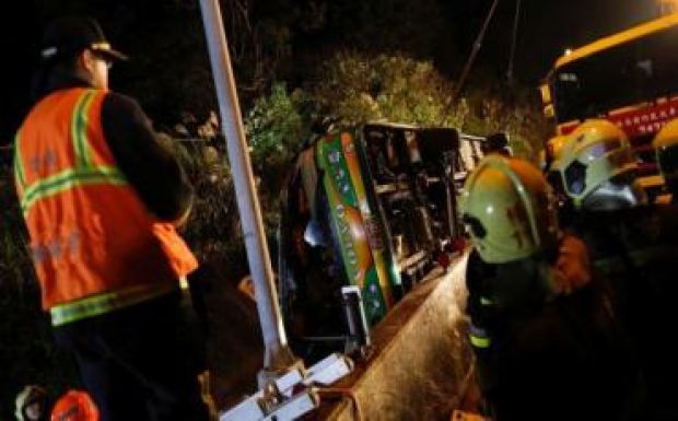 Legalább 32-en meghaltak egy tajvani buszbalesetben