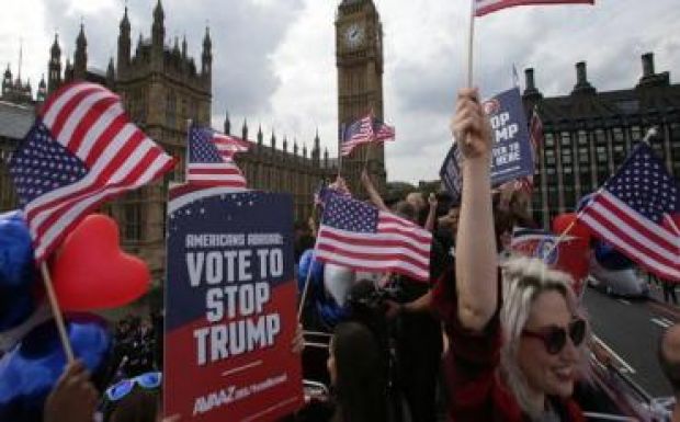 Trumpot „megilleti” az a megtiszteltetést, hogy II. Erzsébet fogadja