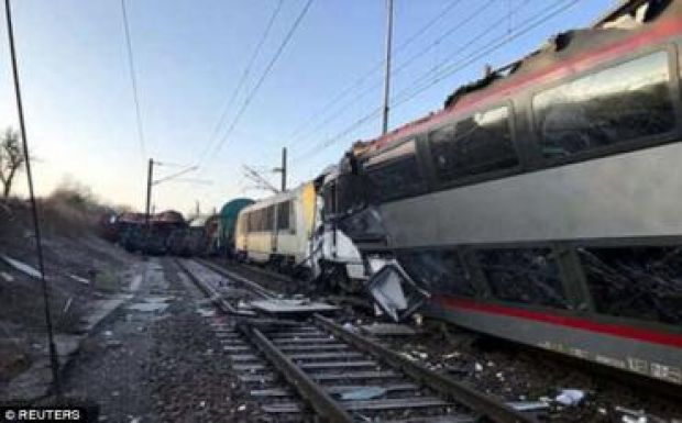 Vonatok ütköztek Luxemburgban, halálos áldozat is van