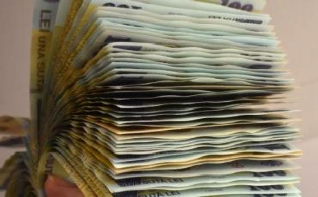 Jön az új közalkalmazotti bértábla: csökken az államfő fizetése