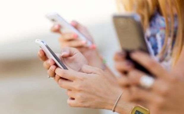 Már Európában is elsősorban telefonról netezünk