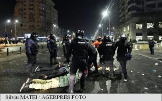 Háromezer pirotechnikai eszközt találtak a tüntetést megzavaró gyanúsítottaknál