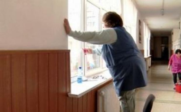 Elfogadta a kormány a tanügyben dolgozó kisegítő személyzet béremelését