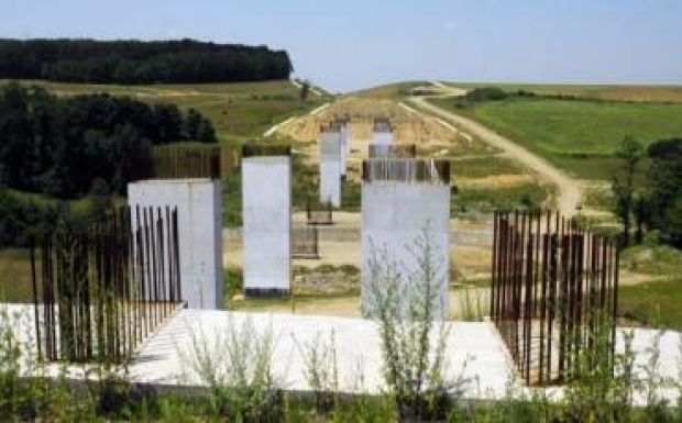 Egy kiszivárgott jelentés szerint félmilliárd eurót veszített az állam a Bechtel-szerződésen