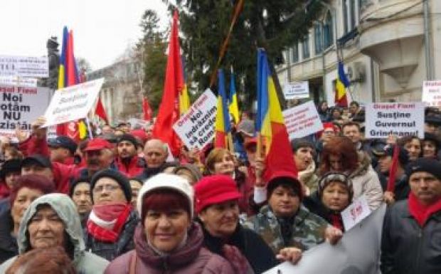 Nyolcezres kormánypárti tüntetés volt Târgoviştén