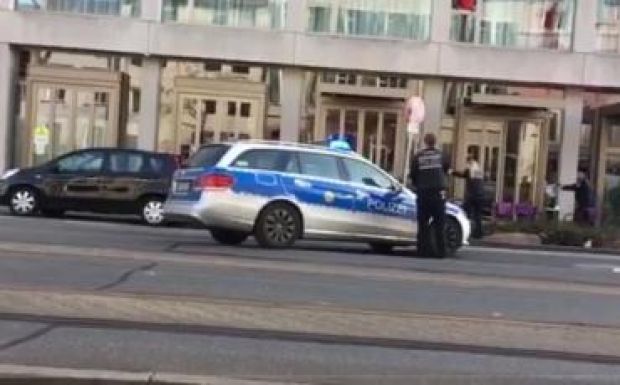 A tömegbe hajtott egy autó Németországban