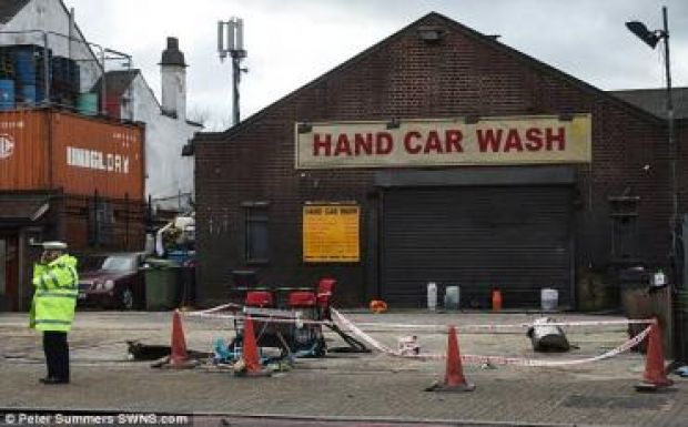 Szándékosan gázolták el a londoni autómosóda öt romániai alkalmazottját