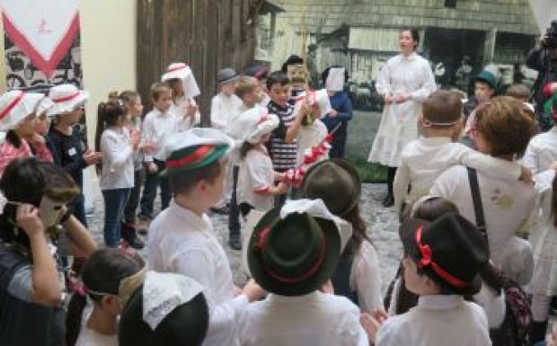 Fehér fársáng a múzeumban