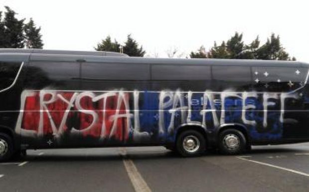Óriási öngólt rúgtak a Crystal Palace rajongói
