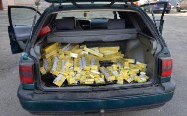 Lecsaptak a rendőrök a cigarettát szállító csíkszeredai nőre