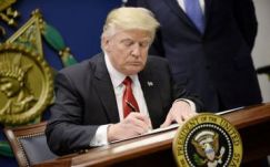 Érvénytelenítette egy szövetségi bíró Trump hírhedt rendeletét