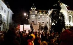 Magyarok és románok együtt tüntettek Marosvásárhelyen