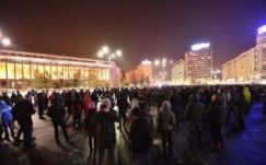 Tüntetők és ellentüntetők gyülekeznek Bukarestben