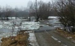 Jégtorlaszok okoznak riadalmat Hargita megyében