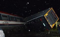 Vonat ütközött teherautóval Szatmár megyében