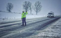 Télies körülmények között lehet közlekedni a Hargita megyei közutakon