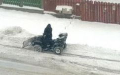 Hóekés ATV-vel hótalanítanak a csíkszeredaiak