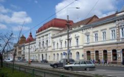 Megvesztegetés elfogadása miatt vettek őrizetbe egy váradi egyetemi tanárnőt 