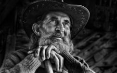 „Árnyalatok vízesése” – megnyílt a Best 100 fotókiállítás Csíkszeredában