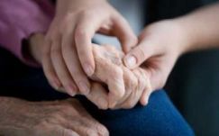 Óriási hiba a szociális szervezetek állami finanszírozásának felfüggesztése az RMDSZ szerint