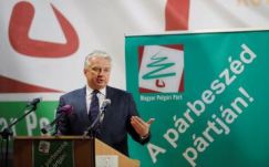 Semjén Zsolt: ki van nyújtva a kezünk Románia felé